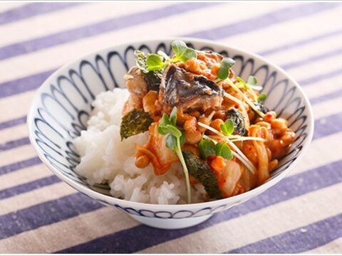 さば缶キムチ納豆丼